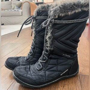 Columbia Women's Black Quilted Winter Boots in size 9